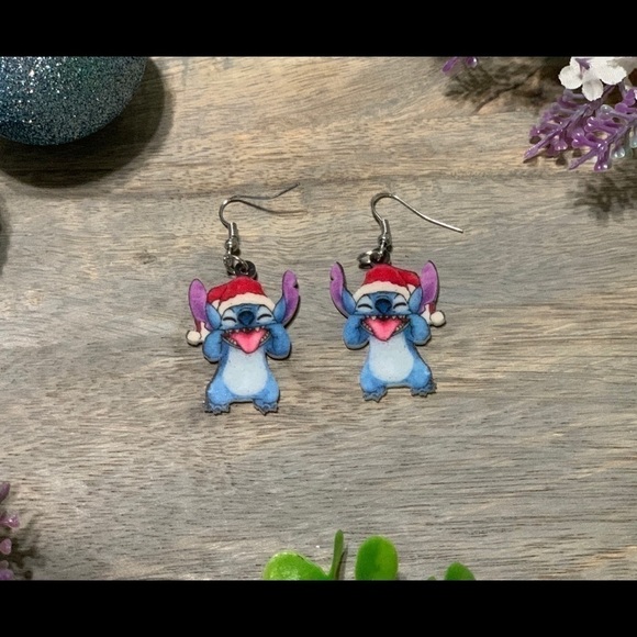 Lilo and Stitch Christmas Earnings Dangle Hook - Picture 1 of 2
